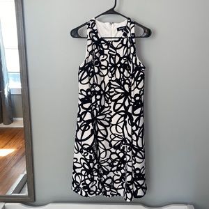 Sleeveless patterned business attire dress